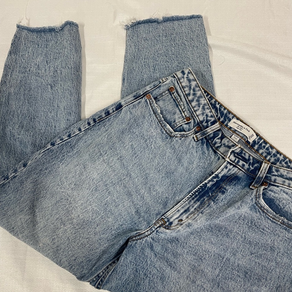 Abercrombie & Fitch, Mom high-rise curve jeans size 10